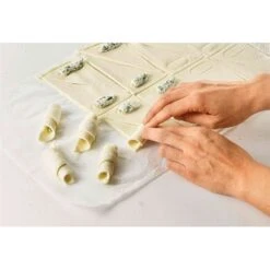 Set De 3 Roulettes Apéritif Feuilletés Et Mini Croissants -Boutique Silikomart 609130 1 1 Set de 3 roulettes aperitif feuilletes et mini croissants Betty Bossi